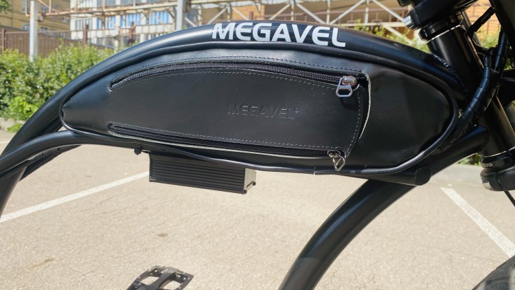 Электровелосипед-чоппер Bobber Custom 950