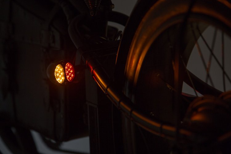 Фонари с поворотниками и стоп-сигналом