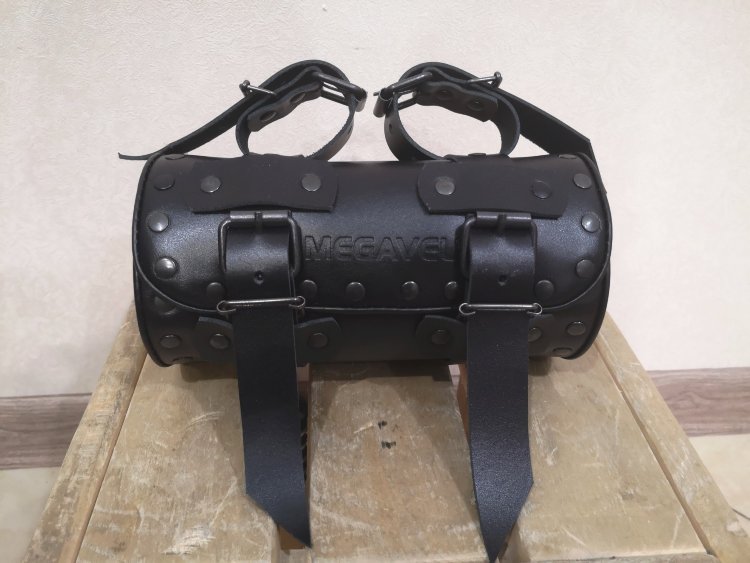 Кожаная сумка-батон черная